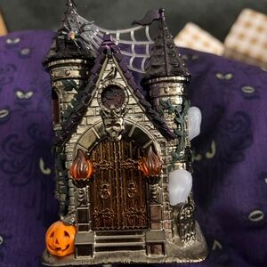 Haunted Castle Wallflower with Pumpkin and Ghosts